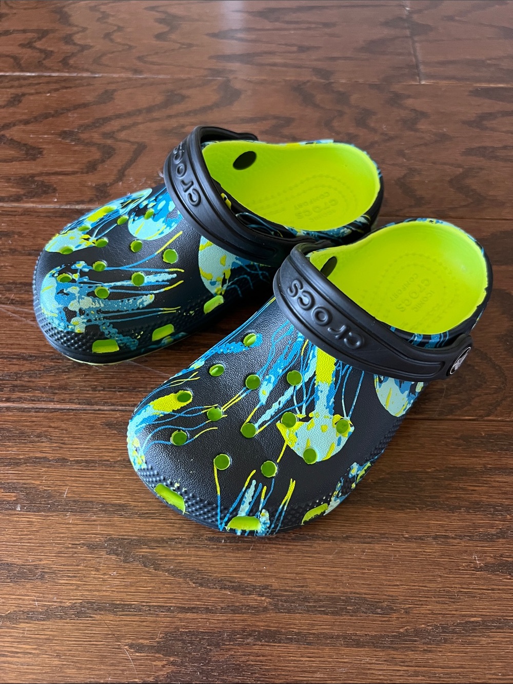 CROCS Kids Blue with Neon Green & Blue Splash Clogs